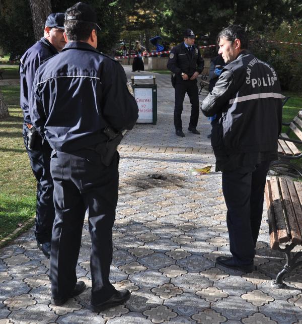Borç alacak kavgasında benzin döküp yaktı
