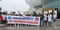 TRABZON'DA HASTANE ÖNÜNDE SERVİS EYLEMİ