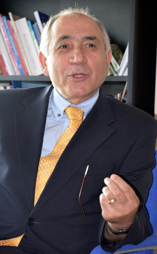 30 yıl üzerinden emekli edildi, dikkate alınmayan 14 yıl için ek ikramiye istedi