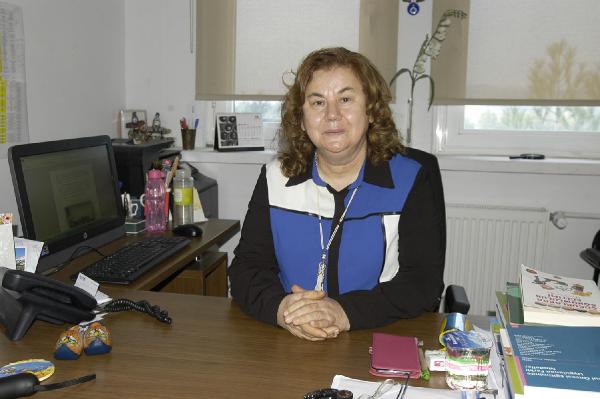 Prof.Dr. Başal: Çocuklarınıza süslü bebek almayın