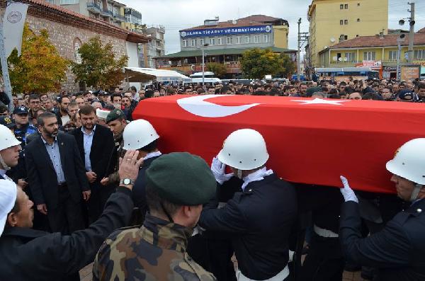 Trafik kazasında ölen özel harekat polisi son yolculuğuna uğurlandı