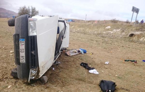Otomobil tarlaya uçtu: 1 ölü, 6 yaralı