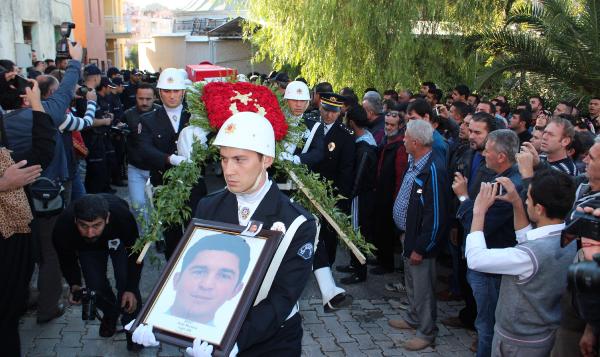 Kaza şehidi polis memuru, İzmir'de toprağa verildi