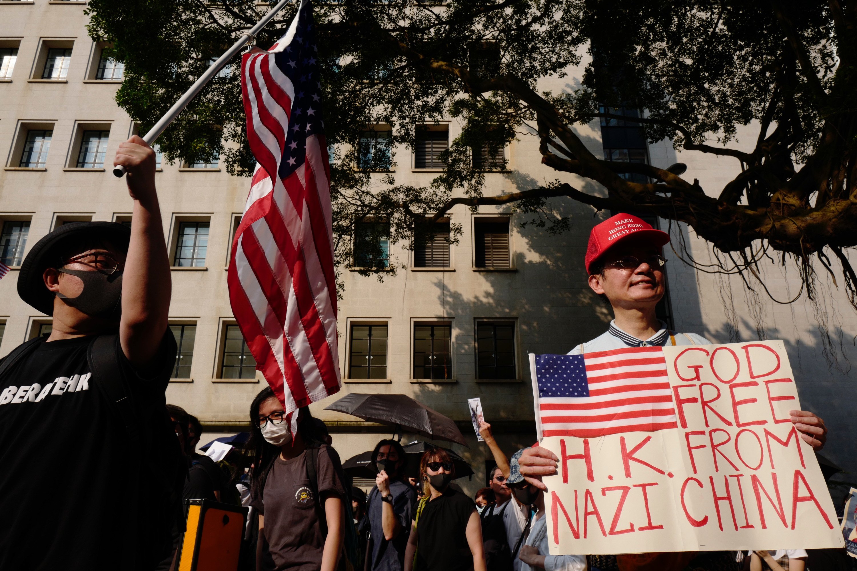 Protestocular Trump'tan yardım istedi