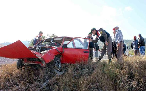 Tarlaya uçan otomobilde yaşamını yitirdi