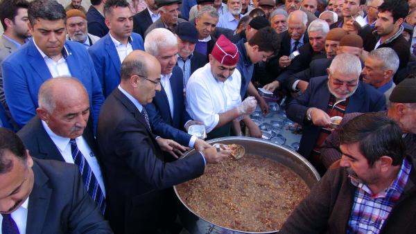 Adıyaman’da 3 bin kişiye aşure dağıtıldı