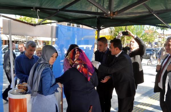 MHP'li milletvekili adaylarından AK Partililere aşure