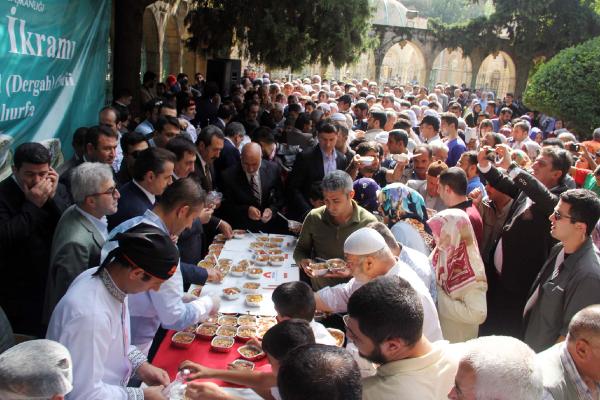Cumhurbaşkanı adına yapılan aşure dağıtımı sırasında bomba ihbarı