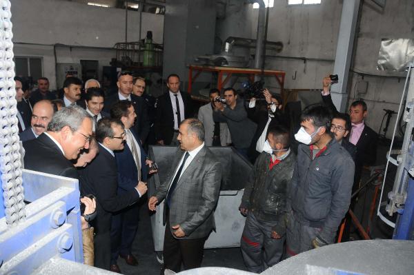 Enerji Bakanı: Saatlerin karıştıranlardan özür diliyorum