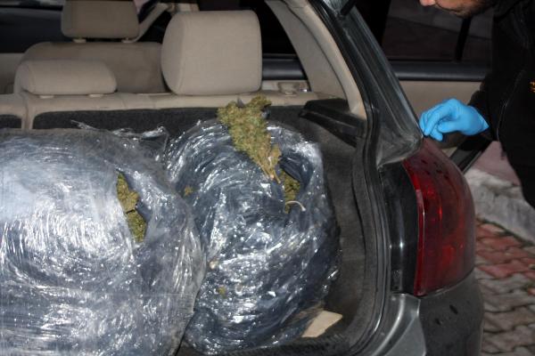 Yozgat polisi, otomobilde 28 kilo esrar ele geçirdi