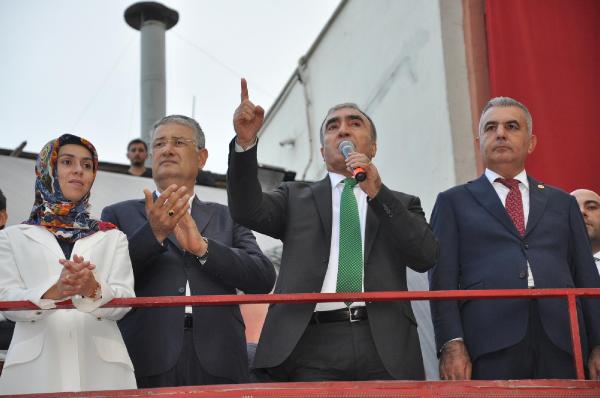 MHP'li Öztürk: Ey Başbakan, Ankara bombasının bir yerinde emrettiklerinin eli var mıydı?