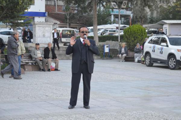 Bağımsız aday bu kez 6 kişi ile en kalabalık mitingini yaptı
