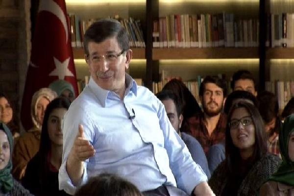 Davutoğlu gençlerle buluştu...