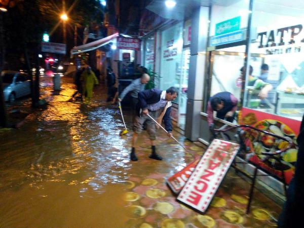 Silvan'da sağanak yağış, yaşamı etkiledi