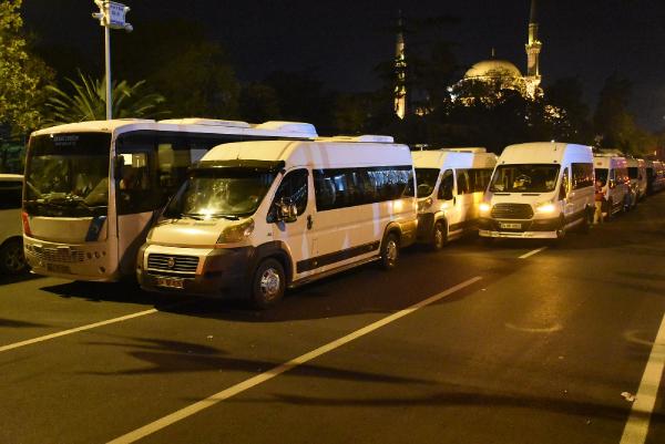 Servis şoförlerinden "Plaka" eylemi