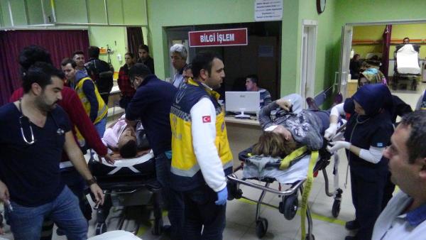Yolcu otobüsü şarampole düştü: 18 yaralı