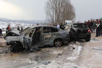 Samsun'da 2 otomobil çarpıştı: 1 ölü, 7 yaralı