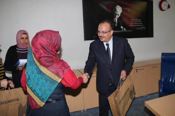 Hakkari'de şehit çocuklarına bilgisayar