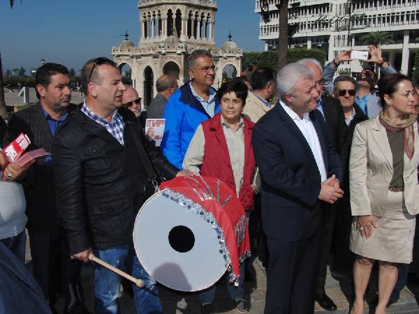 İzmir'de CHP'lilerden seçmene davullu çağrı
