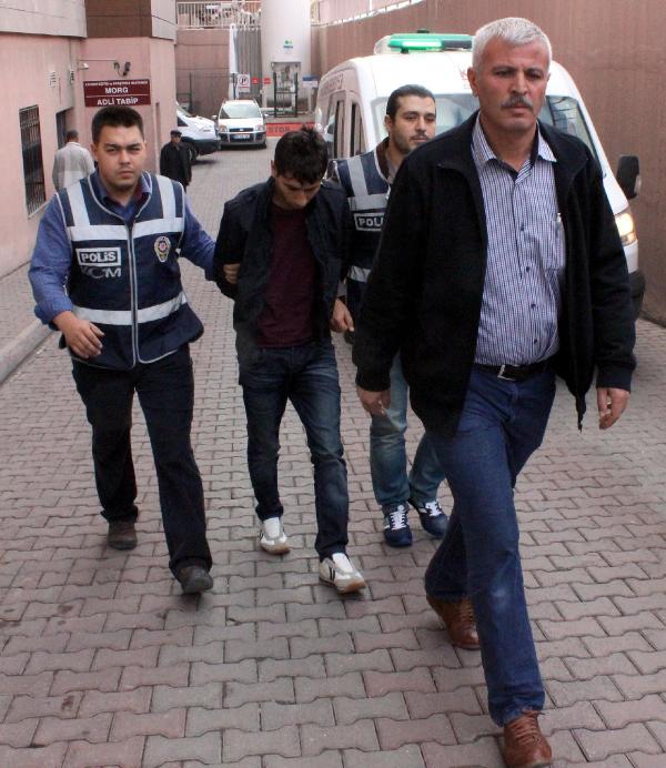 Otobüs yolcusunun cantasında 4 kilo esrar