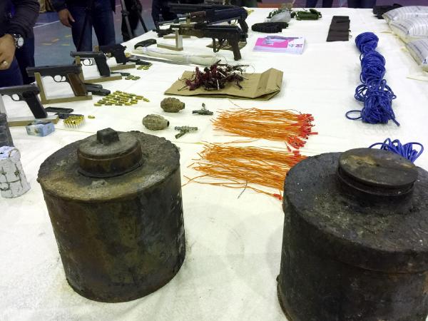 Diyarbakır'daki IŞİD hücre evlerinden cephanelik çıktı