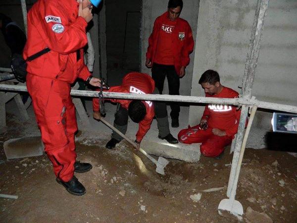 AKUT bu kez yavru köpekleri kurtardı