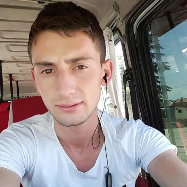 Ayrı yaşadığı eşini av tüfeğiyle öldürdü
