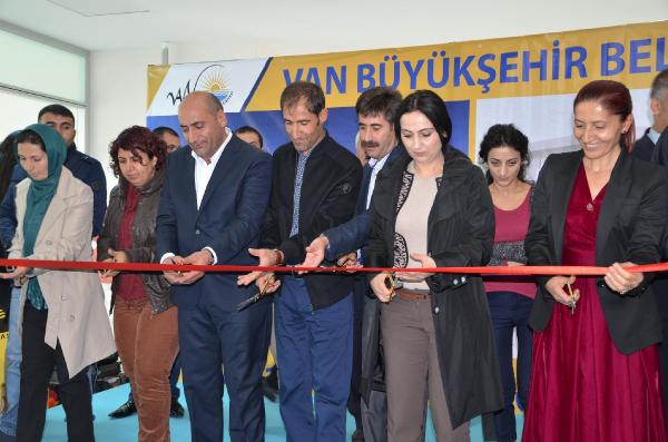 HDP'li Yüksekdağ, Erciş'te otogar açtı