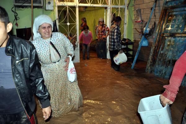 Cizre, sağanak yağmur sonrası sele teslim oldu