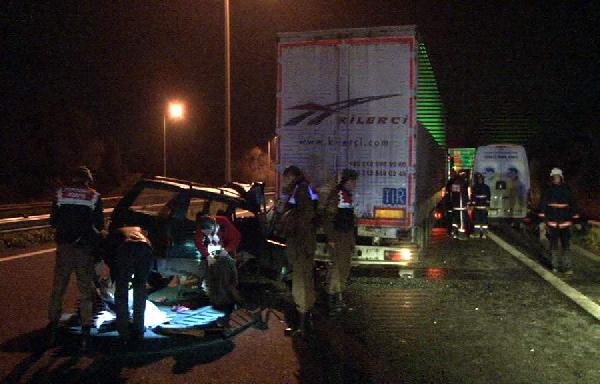 TEM'in Otoyolu Akyazı geçişinde kaza: 2 ölü, 3 yaralı