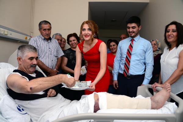 Hastane odasında oğluna kız istedi