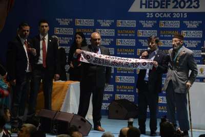 Davutoğlu: Güzel Türkçemizle, güzel Kürtçemizi kardeş yapmaya geldik(2)