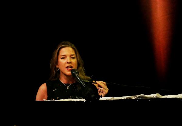 Cazın buğulu sesi Diana Krall İstanbulluları büyüledi