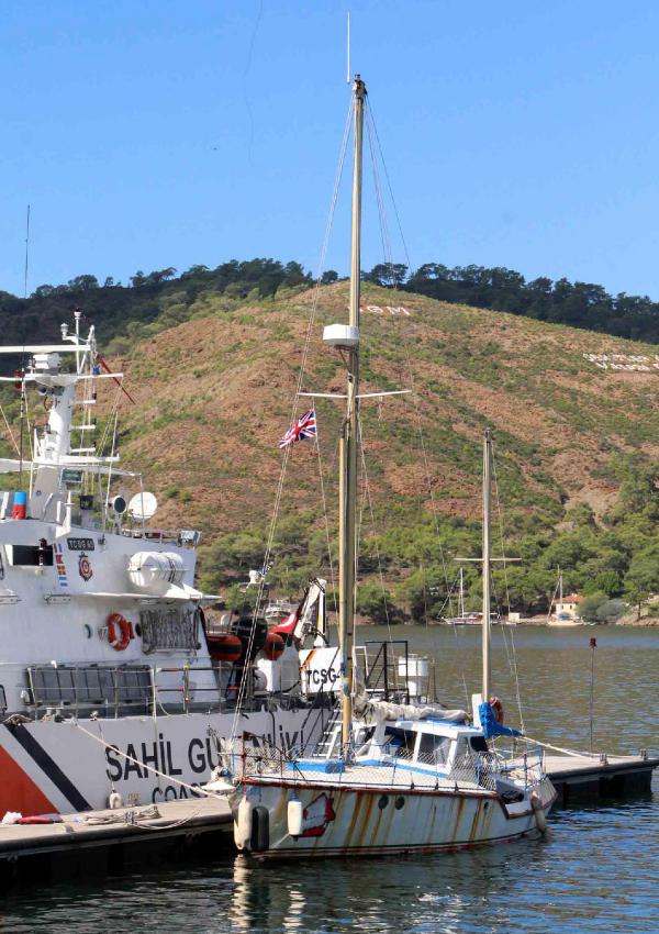 69 kaçak, tekne batmak üzereyken kurtarıldı