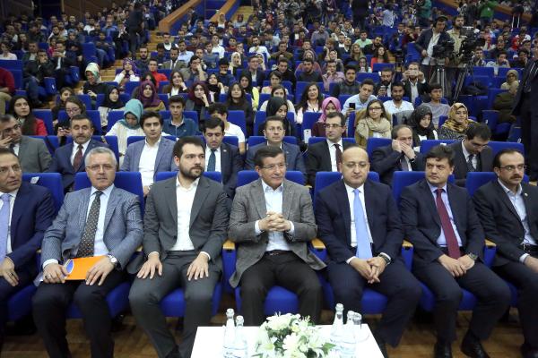 Başbakan Davutoğlu : Görüş ayrılıklarının çatışmaya dönüşmemesi için birbirimizi sevmeliyiz (1)