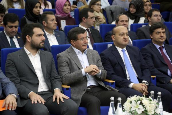Başbakan Davutoğlu : Görüş ayrılıklarının çatışmaya dönüşmemesi için birbirimizi sevmeliyiz (2)