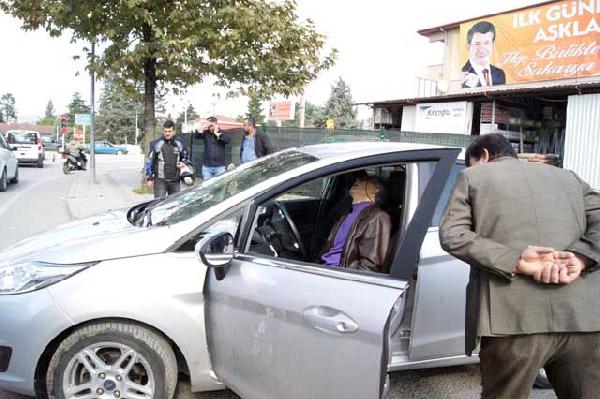 Emekli öğretmen otomobilinde kalp krizi geçirerek öldü