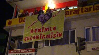 Zonguldak'ta maç öncesi sürpriz evlenme teklifi