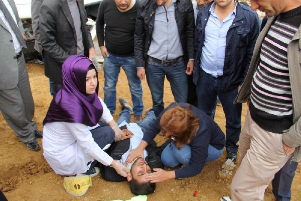 Başkale'de kamyonet şarampole yuvarlandı 2 yaralı