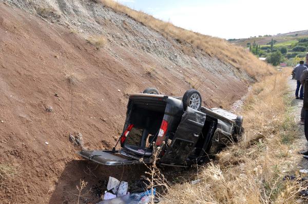 Adıyaman'da hafif ticari araç devrildi: 5 yaralı