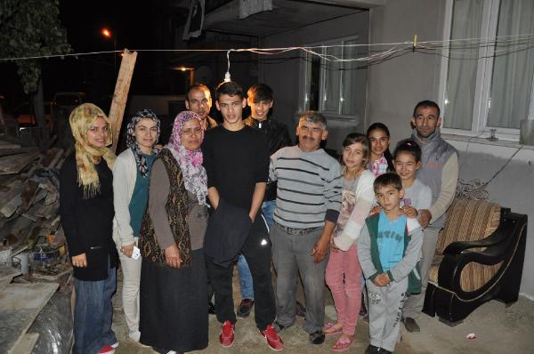 Saldırıda yaralanan asker tedavisinin ardından baba ocağına döndü