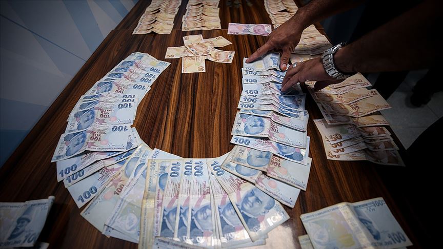 Dilencinin üzerinden 16 bin lira çıktı