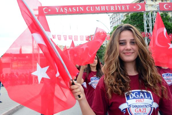 Adana'da 29 Ekim coşkuyla kutlandı