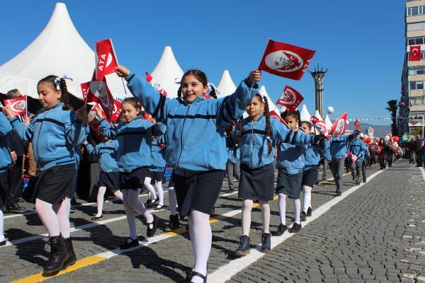 İzmir'de Cumhuriyet Bayramı, coşkuyla kutlandı