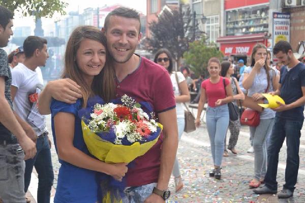 Taraftarın evlenme teklifi böyle olur