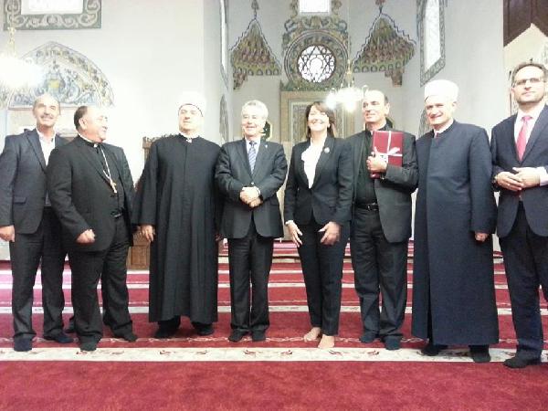 Avusturya Cumhurbaşkanı Kosova'da Osmanlı'dan kalma tarihi camii ziyaret etti