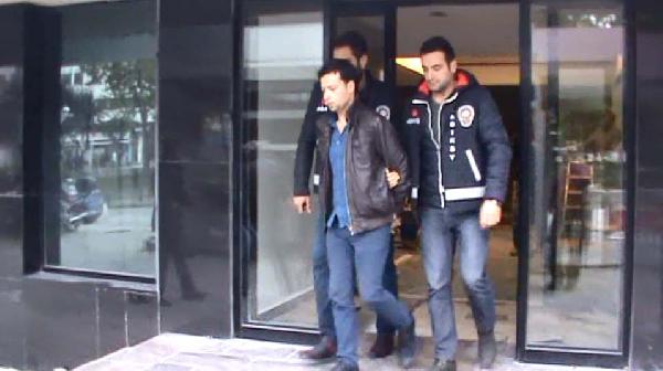Kadıköy'de yarım saat arayla 2 kadının çantasını çalan kapkaçcı yakalandı