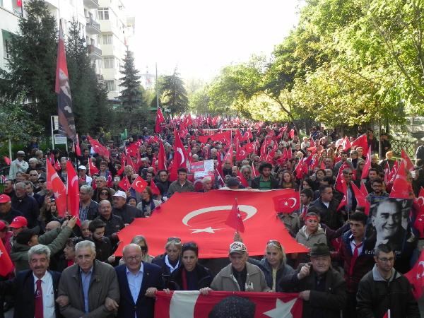 Eskişehir'de Cumhuriyet Yürüyüşü'ne 5 bin kişi katıldı