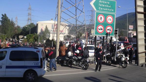 Polisten kaçan alkollü sürücü 2 polisi yaraladı
