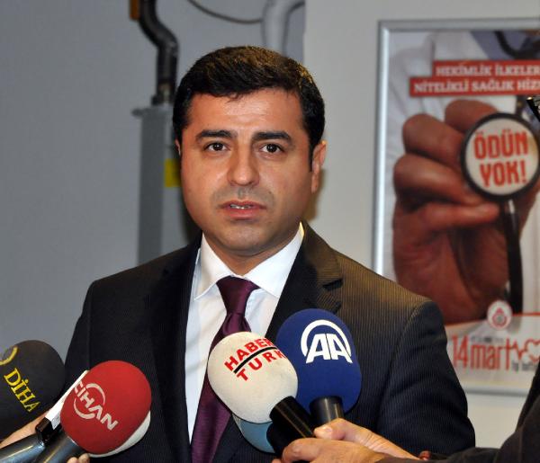 Demirtaş: AKP giderse ertesi gün Türkiye demokrasiyle buluşmayacak